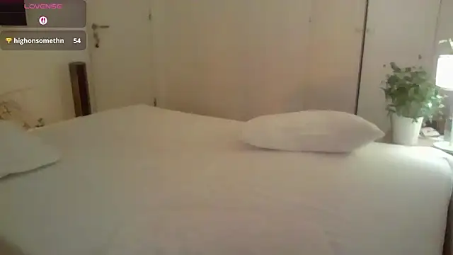 yournextdoorhottie online show from October 29, 12:04 am