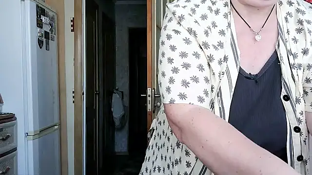 Ettie Tonia online show from February 9, 8:27 am