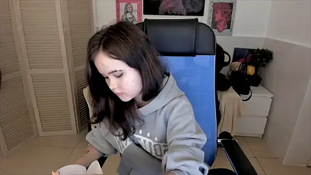 Elainebeness online show from September 30, 8:35 pm