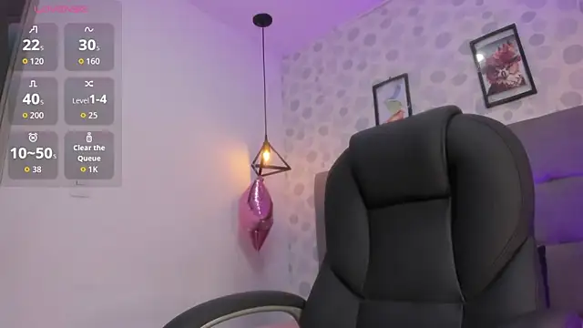 nicole  parker1 online show from April 18, 7:07 pm