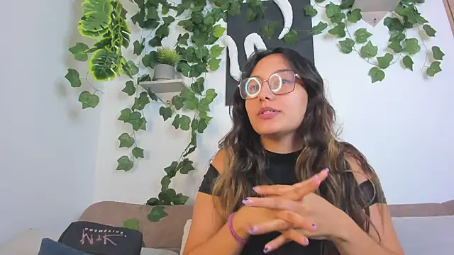 nataliepeterson online show from September 13, 5:59 am