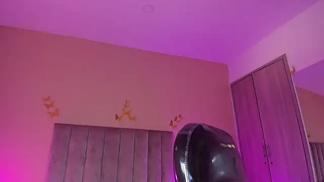 Charlotte Olsen  online show from March 31, 8:20 pm