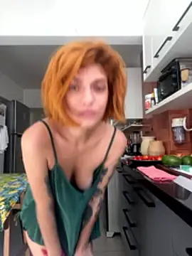 spacegirlll online show from January 14, 1:05 pm