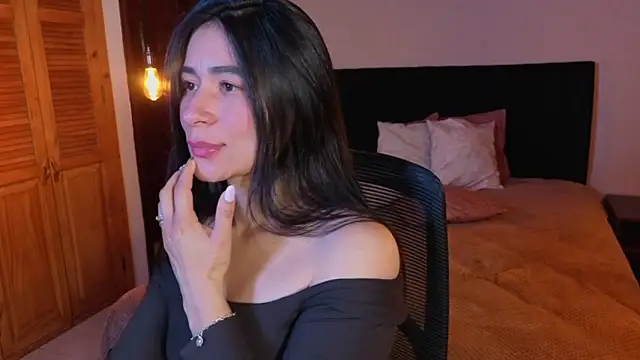 ChloeTurner  online show from February 28, 9:25 pm