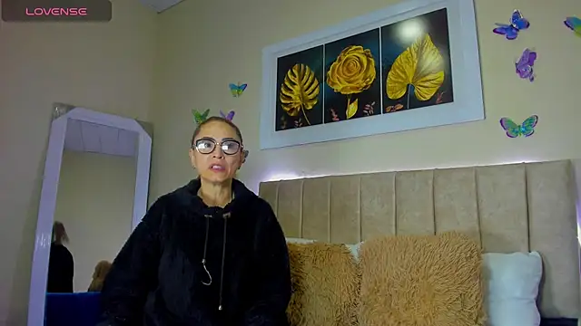 Snapshot of emagarcia chatting on October 6, 1:17 pm emagarcia online show from October 6, 1:17 pm