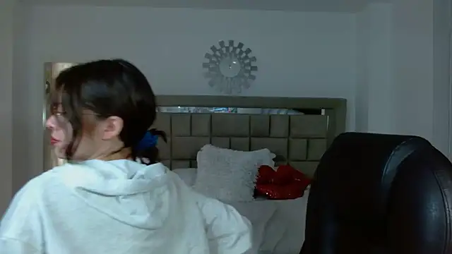 zoecruzz online show from November 6, 3:51 pm