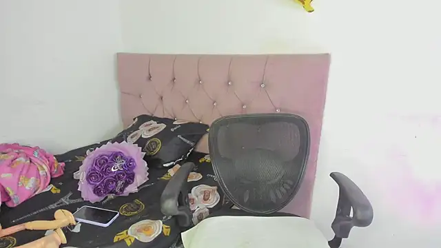 nicol jone1 online show from April 13, 2:57 am