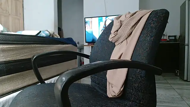 Hugetittiesxx2 online show from September 17, 3:37 am