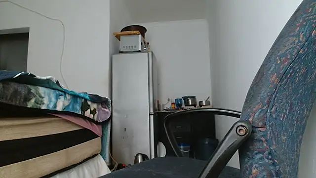 Hugetittiesxx2 online show from April 17, 3:41 am