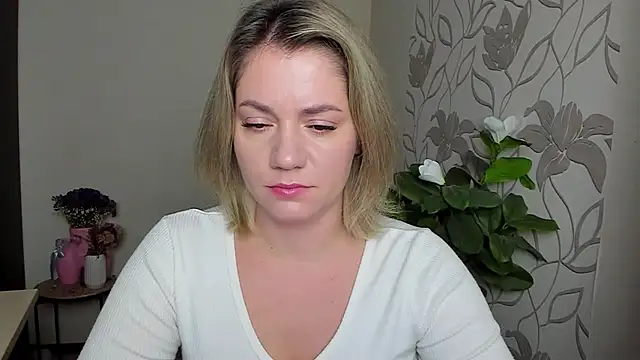 Snapshot of MariaSttone chatting on October 3, 2:11 pm MariaSttone online show from October 3, 2:11 pm