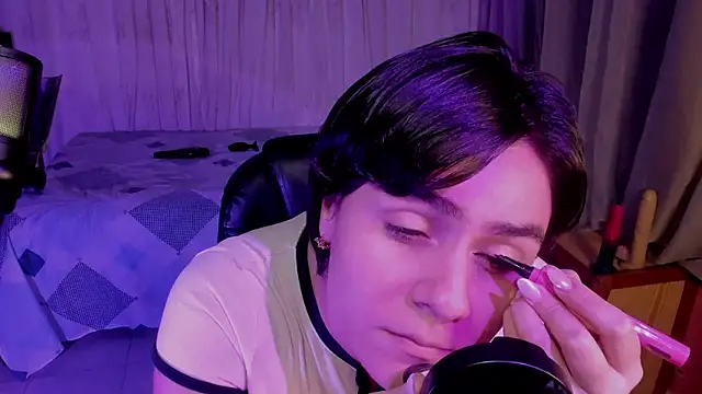 isabelacooperr online show from May 17, 7:29 am