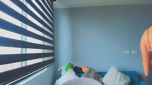 Lauri  fit online show from February 24, 7:01 pm