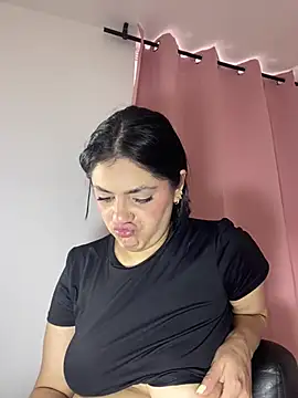 kimberlyhills1 online show from April 18, 7:58 pm