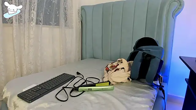 AlexaFoxy18 online show from November 6, 7:47 am