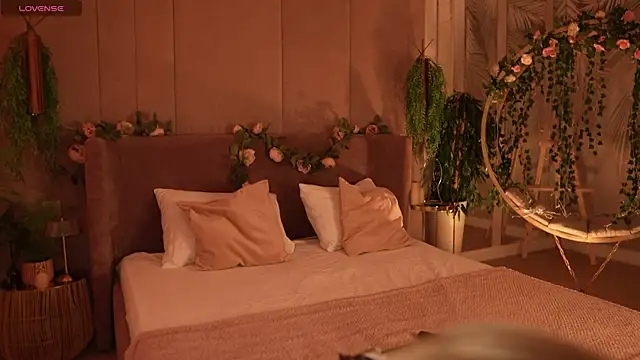 Smiley Mia online show from October 14, 5:10 am