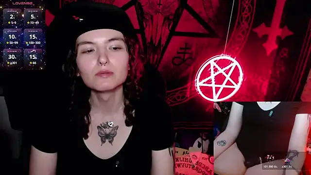 BrandiWRLD 999 online show from October 25, 6:59 pm