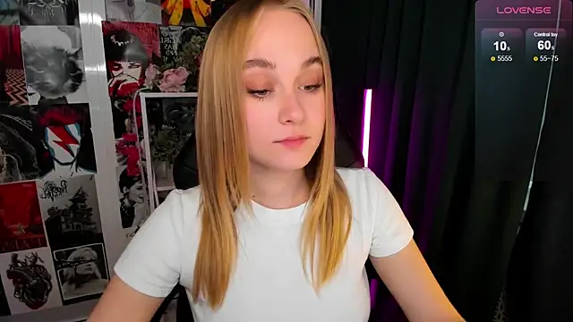 Snapshot of LianaBright chatting on October 9, 2:59 am LianaBright online show from October 9, 2:59 am