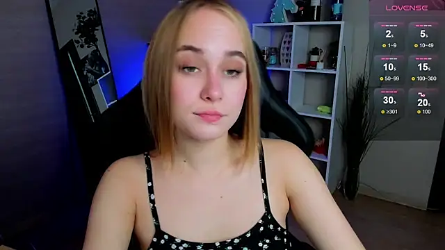Snapshot of LianaBright chatting on October 12, 2:03 am LianaBright online show from October 12, 2:03 am