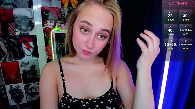 Snapshot of LianaBright chatting on October 17, 2:26 am LianaBright online show from October 17, 2:26 am