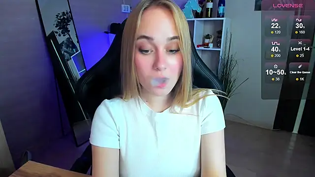 Snapshot of LianaBright chatting on October 4, 2:50 am LianaBright online show from October 4, 2:50 am