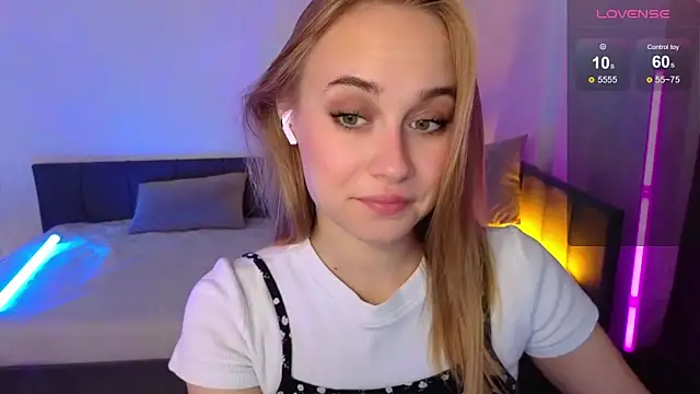 Snapshot of LianaBright chatting on September 18, 2:43 am LianaBright online show from September 18, 2:43 am