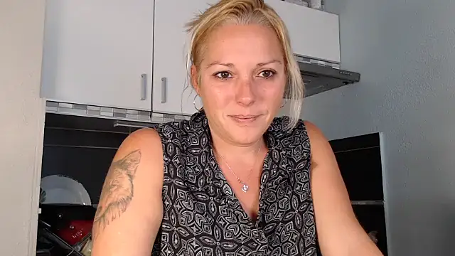 Doucelouve9 online show from September 24, 10:36 am