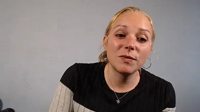 Doucelouve9 online show from February 16, 5:13 pm