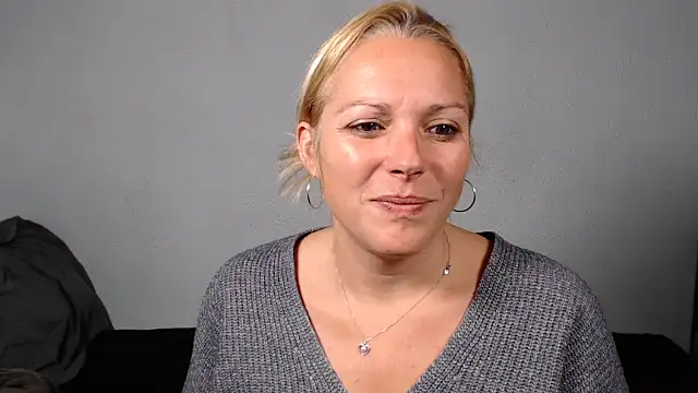 Doucelouve9 online show from November 22, 5:26 pm