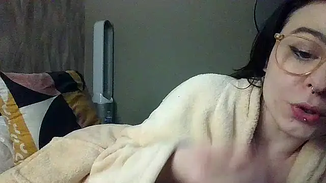 Petite moi online show from March 22, 9:32 pm