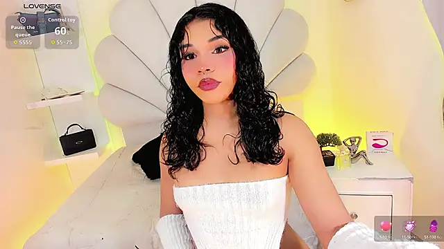 Snapshot of ValentinaMarinn chatting on September 23, 9:46 pm ValentinaMarinn online show from September 23, 9:46 pm