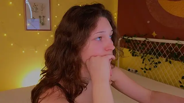Snapshot of lea_belle_ chatting on October 6, 6:45 pm lea belle online show from October 6, 6:45 pm