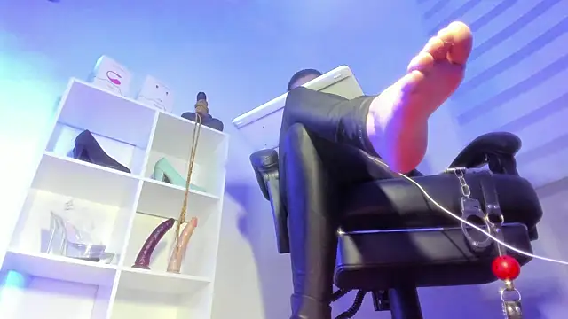 charlotte joliedart online show from October 25, 1:02 am