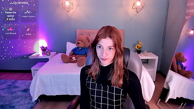 Nora Vennucci online show from September 10, 8:09 pm