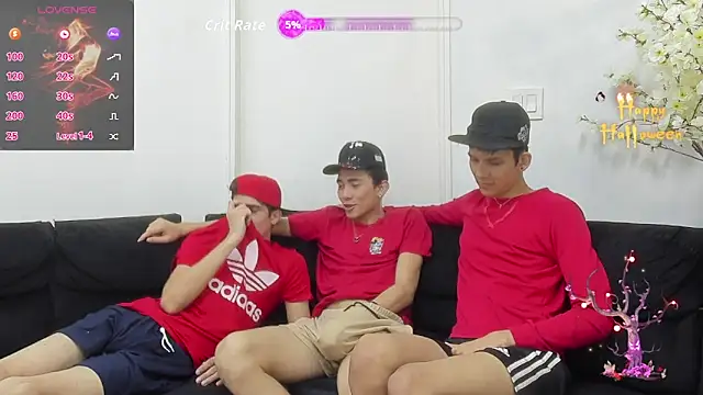 StrawwBoys online show from October 13, 8:11 pm