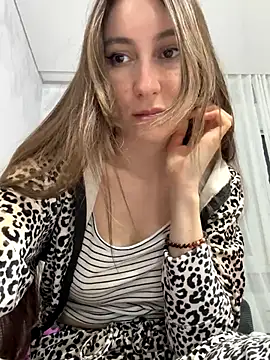 viviandaimond1 online show from October 8, 7:40 pm