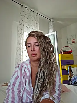 Snapshot of MariaRichi_ chatting on October 1, 7:46 am MariaRichi online show from October 1, 7:46 am