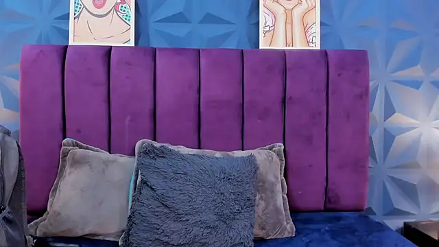 NicoleJonss online show from February 6, 7:01 am