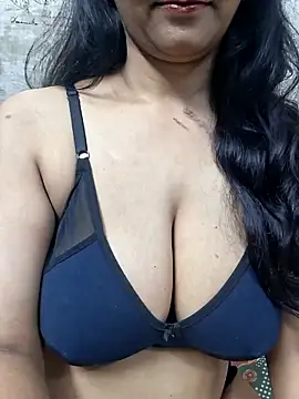 Snapshot of lovelyruhi chatting on October 31, 8:40 am lovelyruhi online show from October 31, 8:40 am