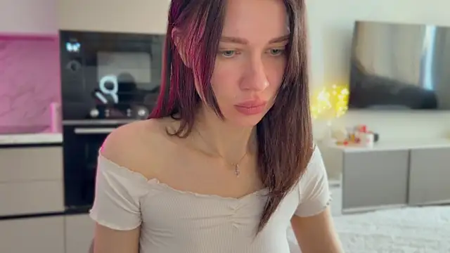 slowlove 1 online show from February 4, 12:30 pm