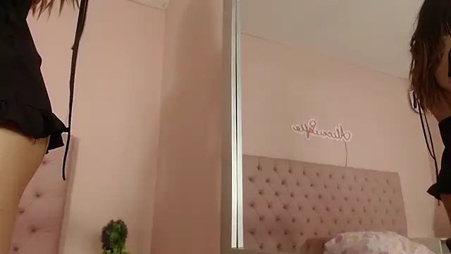 Snapshot of alice_sofia chatting on October 9, 1:37 pm alice sofia online show from October 9, 1:37 pm
