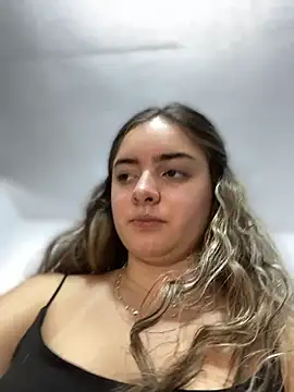 imlindapink online show from December 20, 6:12 pm