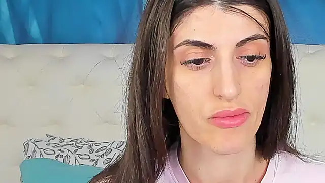 SkinnyDolly online show from April 17, 2:35 am