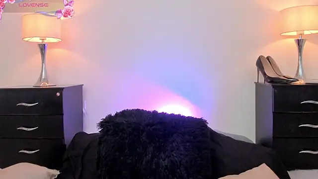 JulianaWaldo online show from October 16, 2:09 pm