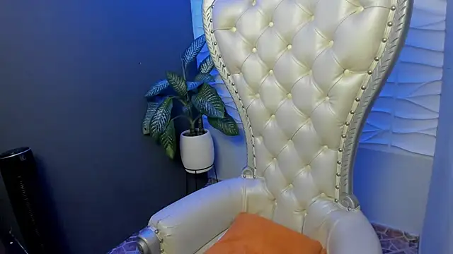 Snapshot of Layla_707 chatting on October 2, 12:48 am Layla 707 online show from October 2, 12:48 am