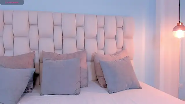 charlotte borbom online show from September 22, 6:17 pm