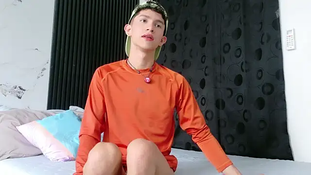 Noah tyler  online show from March 3, 7:20 pm