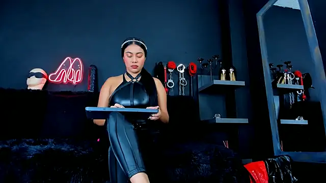 DelaneyStone online show from September 22, 9:35 pm