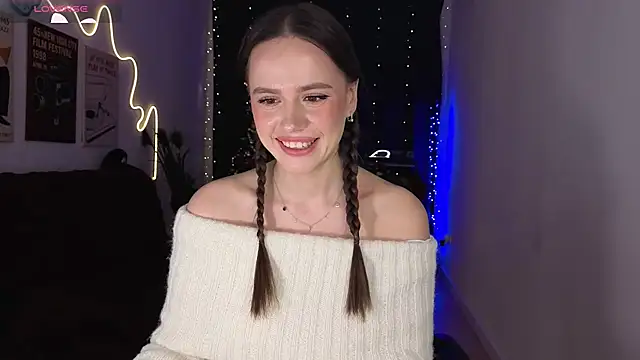 Emillias online show from December 5, 2:07 pm