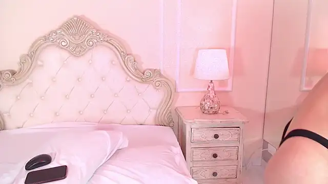 Snapshot of SamanthaPierce chatting on October 6, 12:33 pm SamanthaPierce online show from October 6, 12:33 pm