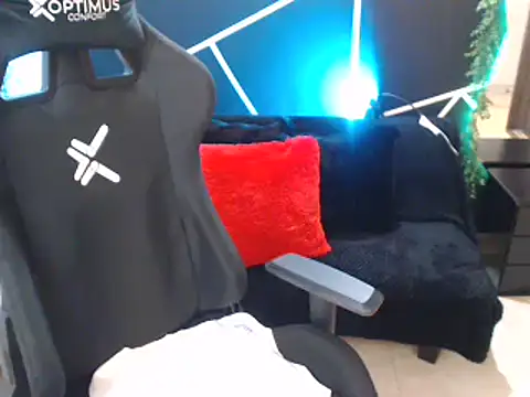 LUCY LI online show from November 16, 7:25 pm